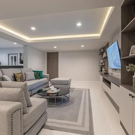 芭提雅市中心5卧现代轻奢别墅pool Villa近21航站楼海边 Pattaya