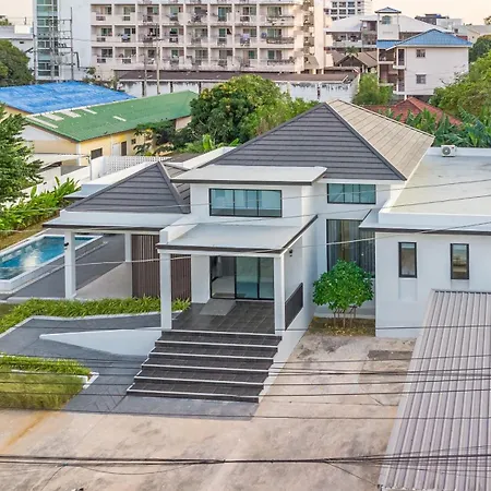 芭提雅市中心5卧现代轻奢别墅pool Villa近21航站楼海边 Pattaya