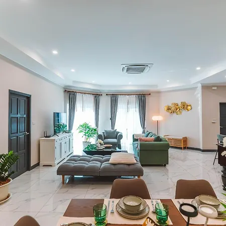 H1市中心稀有的直达私家海滩的现代豪华泳池别墅h Villa *