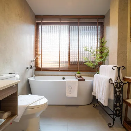 市中心近海6卧奢华泳池别墅alden Design Pool *