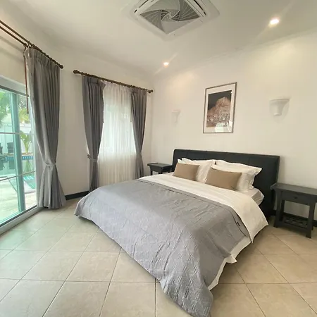 H1市中心稀有的直达私家海滩的现代豪华泳池别墅h Villa Pattaya