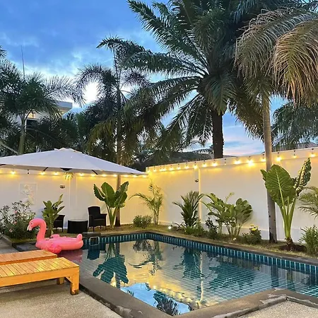 H1市中心稀有的直达私家海滩的现代豪华泳池别墅h Villa