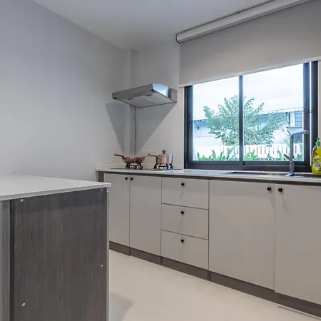 Villa 芭提雅市中心5卧现代轻奢别墅pool Villa近21航站楼海边 Pattaya