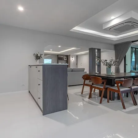 Villa 芭提雅市中心5卧现代轻奢别墅pool Villa近21航站楼海边 Pattaya