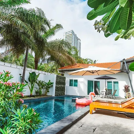 H1市中心稀有的直达私家海滩的现代豪华泳池别墅h Villa *
