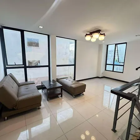 Villa 芭提雅市中心五卧六卫带ktv民宿hw Pattaya