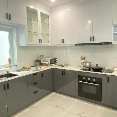 Villa H1市中心稀有的直达私家海滩的现代豪华泳池别墅h *