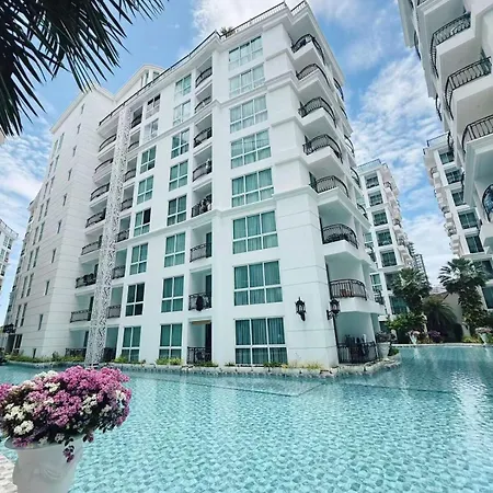 Apartment 芭提雅市中心高端泳池花园公寓 椰子树下步行街旁 *