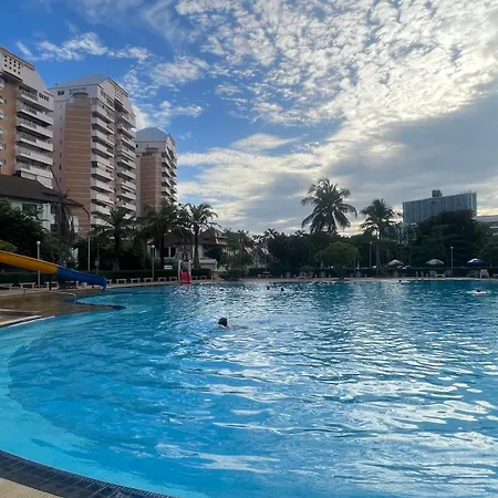 芭提雅中天维塔拉奢华黄金风格酒店公寓中天汽车站旁边 Pattaya