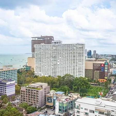 芭提雅edge极致高端景观房-海景城景巨大顶楼泳池-健身房按摩房乒乓球室花园餐厅 อพาร์ทเม้น