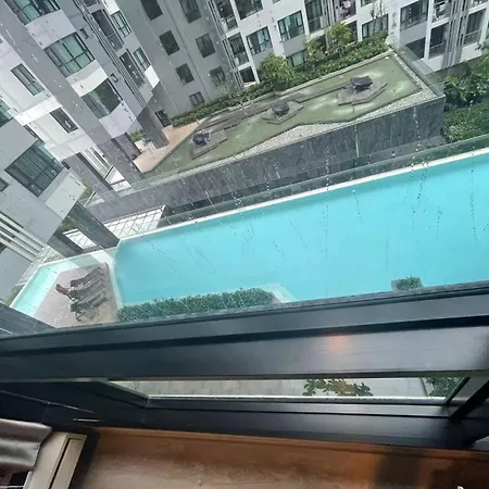 芭提雅中心地区 The Base 高档公寓酒店 Apartment