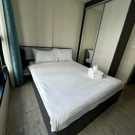 芭提雅中心地区 The Base 高档公寓酒店 Apartment Pattaya