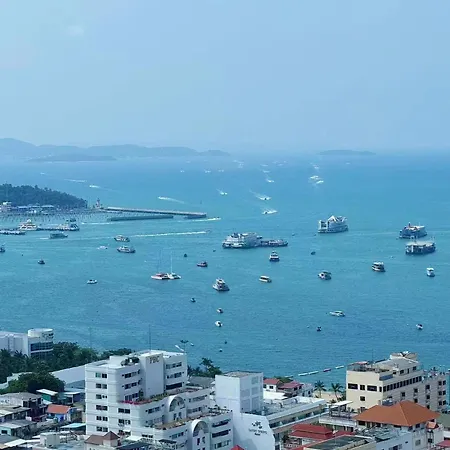 The Base芭提雅市中心 出门商场711海滩 泼水节最热闹地方 Apartment