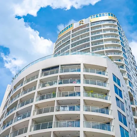 芭提雅瞰海无边泳景泳池健身房公寓 直达海滩椰子树旁 Pattaya