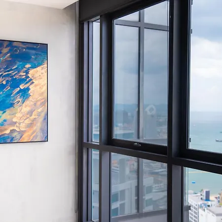 芭提雅edge极致高端景观房-海景城景巨大顶楼泳池-健身房按摩房乒乓球室花园餐厅