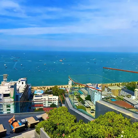 无边泳池的高端公寓 距离海滩很近 在市中心步行街旁88 Apartment