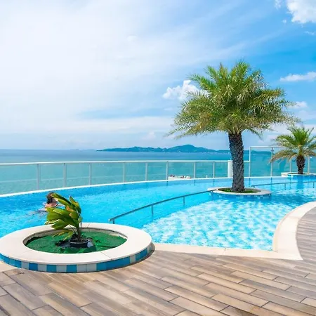 Apartment 芭提雅瞰海无边泳景泳池健身房公寓 直达海滩椰子树旁 Pattaya
