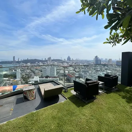无边泳池的高端公寓 距离海滩很近 在市中心步行街旁88 *