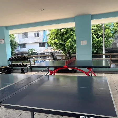 芭提雅中天维塔拉奢华黄金风格酒店公寓中天汽车站旁边 * Pattaya