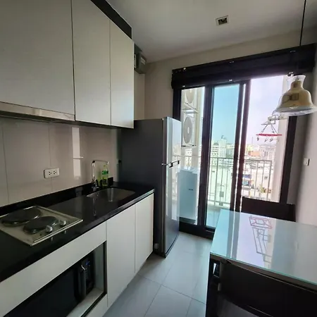 Apartment The Base海景网红无边泳池高速网络 繁华位置 Pattaya