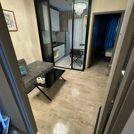 芭提雅中心地区 The Base 高档公寓酒店 Apartment *