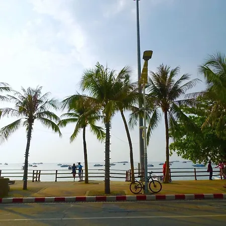 The Base芭提雅市中心 出门商场711海滩 泼水节最热闹地方 Pattaya
