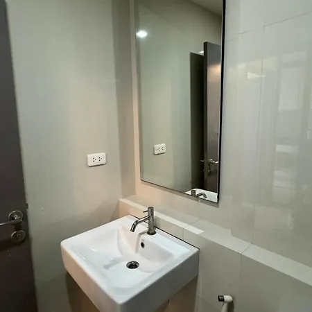 芭提雅中心地区 The Base 高档公寓酒店 Pattaya