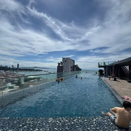 芭提雅中心地区 The Base 高档公寓酒店 * Pattaya