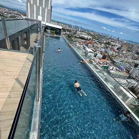 芭提雅中心地区 The Base 高档公寓酒店 Apartment Pattaya