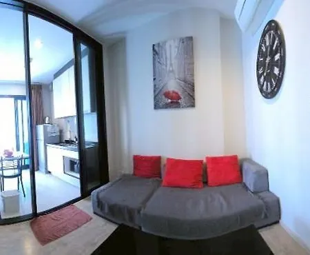 The Base Pool View Fast Wifi 5 Min Walk To By Lees อพาร์ทเม้น Pattaya