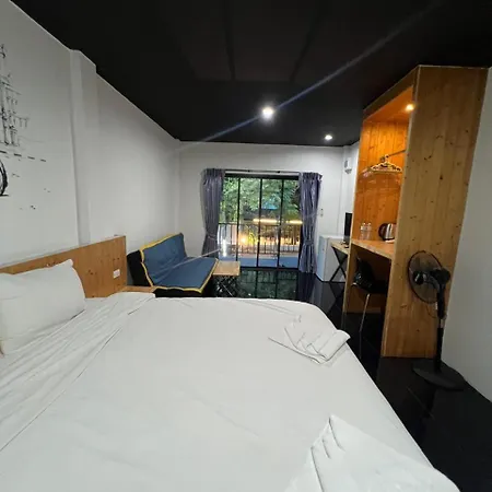 Nine Blue Rooms Hotel *