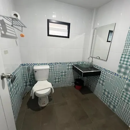 Nine Blue Rooms Hotel *