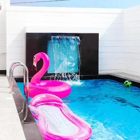 Indiluxe Pool Villa *
