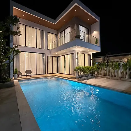 Brand New Modern Pool Near Walking Street วิลล่า Pattaya
