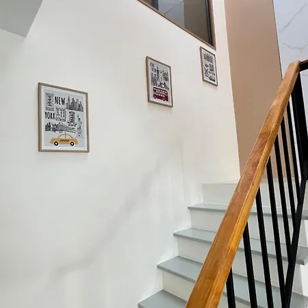 Luxury Townhouse With 3 Bedrooms And 3 Bathrooms In The Center *