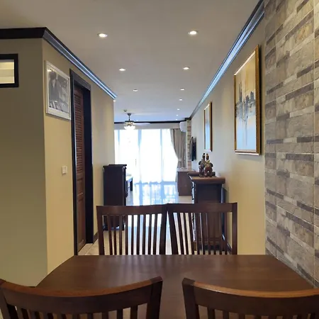 วันหยุดที่บ้าน Spacious 2br Corner - Garden View Balcony - Royal Hill