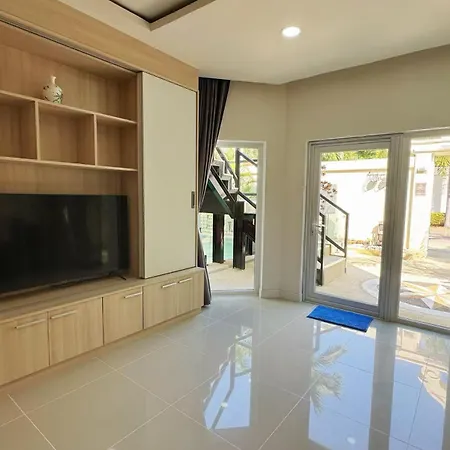 วิลล่า 3br Pool Access Patumnak Hill