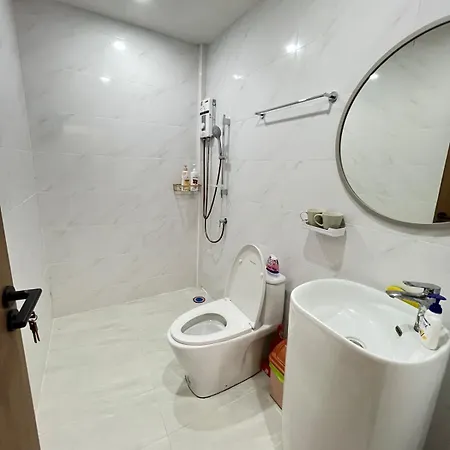 Luxury Townhouse With 3 Bedrooms And 3 Bathrooms In The Center *