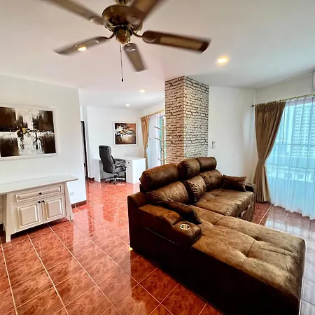 วันหยุดที่บ้าน Stylish 1br Sea-view - 2 Balconies - View Talay 1 Jomtien Pattaya