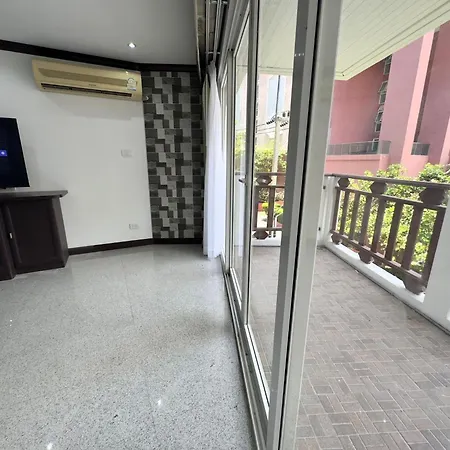 Spacious 2br - 3 Balconies Views *