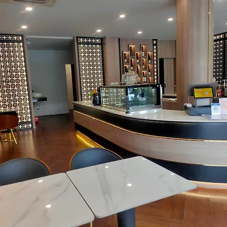 โรงแรมแคปซูล The Rich Cafe &