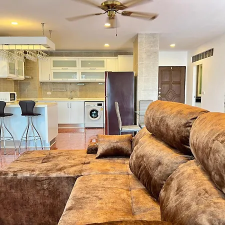วันหยุดที่บ้าน Stylish 1br Sea-view - 2 Balconies - View Talay 1 Jomtien *