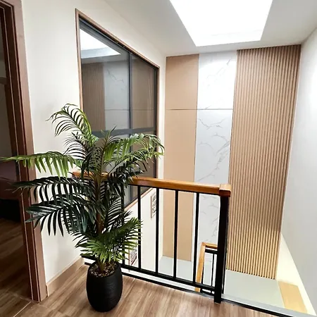 Luxury Townhouse With 3 Bedrooms And 3 Bathrooms In The Center Pattaya