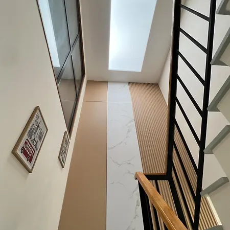 Luxury Townhouse With 3 Bedrooms And 3 Bathrooms In The Center *