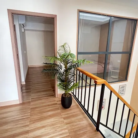 Luxury Townhouse With 3 Bedrooms And 3 Bathrooms In The Center