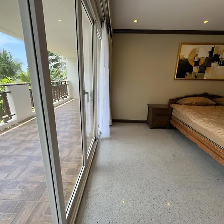 วันหยุดที่บ้าน Spacious 2br Corner - Garden View Balcony - Royal Hill