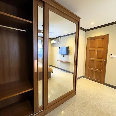 Spacious 2br Corner - Garden View Balcony - Royal Hill วันหยุดที่บ้าน Pattaya