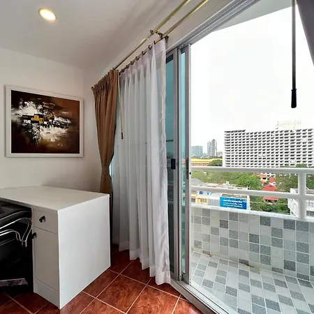 วันหยุดที่บ้าน Stylish 1br Sea-view - 2 Balconies - View Talay 1 Jomtien *