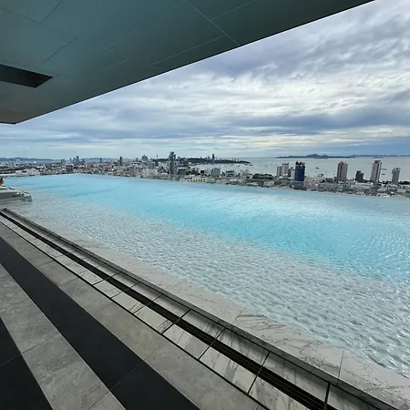Sea View - Infinity Pool Near Terminal 21 Pattaya