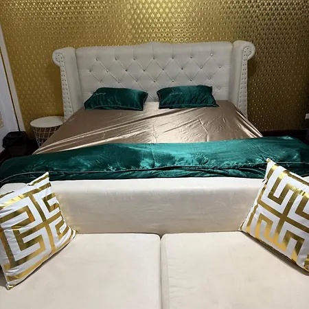Homestay The Versace House